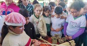 La Nación / Artesanos indígenas mostraron el proceso de sus trabajos a estudiantes de San Lorenzo