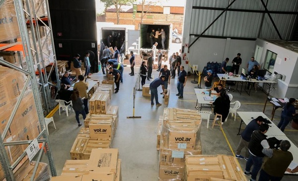 Este viernes inició carga de maletines y Máquinas de Votación para su envió a todo el país