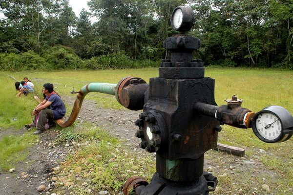 Fue suspendida la licitación para reactivar pozos petroleros en Ecuador - MarketData