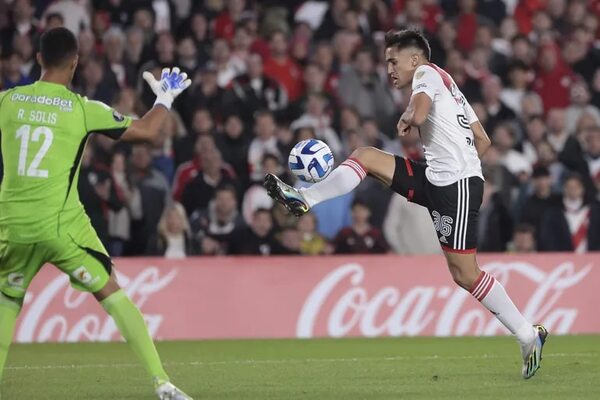 River ante Independiente, en desigual clásico en la Liga argentina - Fútbol Internacional - ABC Color
