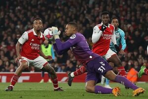 Arsenal logra un punto de milagro y la Premier League se pone al rojo vivo - Fútbol Internacional - ABC Color