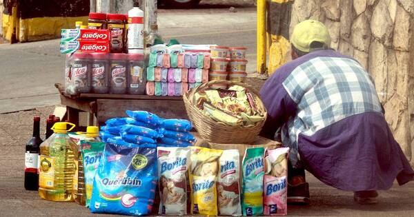 La Nación / Economía informal limita posibilidades de crecimiento y desarrollo, afirman