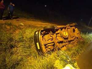Conductor ebrio sup. provoca choque y vuelco sobre Ruta PYO6 en Trinidad.