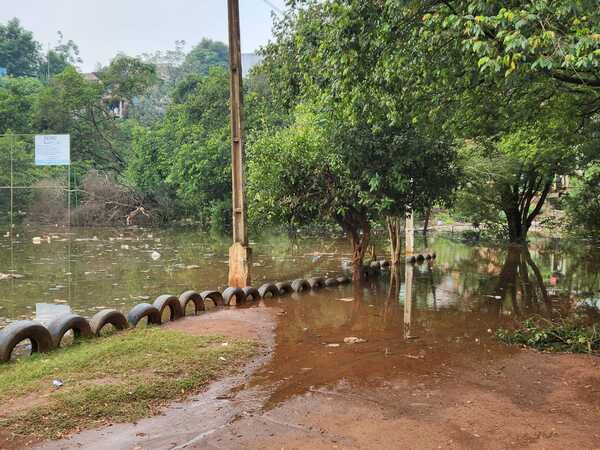 Alertan sobre posibles nuevas crecidas del Paraná e inundaciones en barrio San Rafael de CDE - .::Agencia IP::.