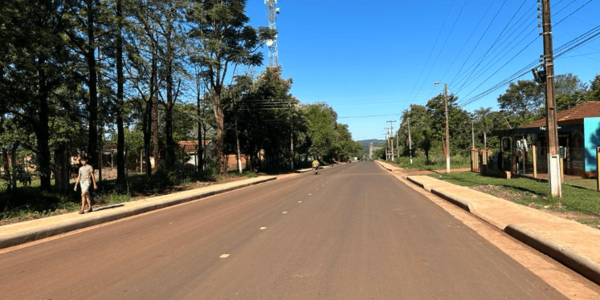MOPC VERIFICA AVANCES DEL NUEVO ASFALTADO QUE UNE CAMPICHUELO Y RUTA PY06