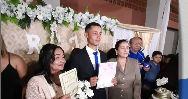 La Nación / Ña Rufina y Juan Ramón protagonizaron la boda del año ante una multitud en Lima