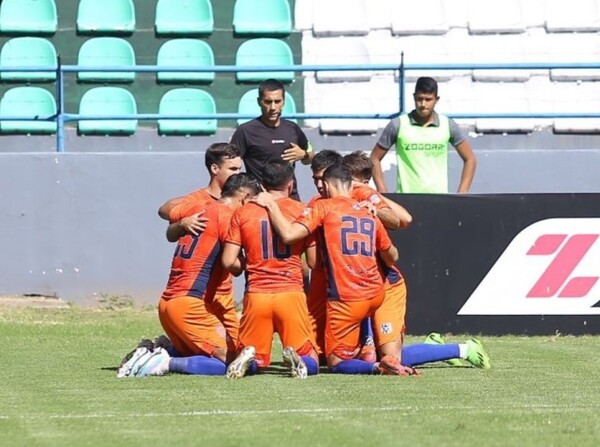 Sábado de fútbol con victoria y empate - APF