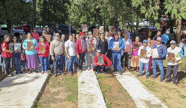 Indert inauguró agencia en Yaguareté Forest y entregó títulos a familias de San Pedro - .::Agencia IP::.