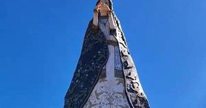 La Nación / Imagen de 25 metros de altura de la Virgen de Caacupé inauguraron hoy en el acceso a PJC