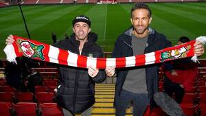 [VIDEO] Inglaterra: Las estrellas del cine que compraron un club y ahora son campeones