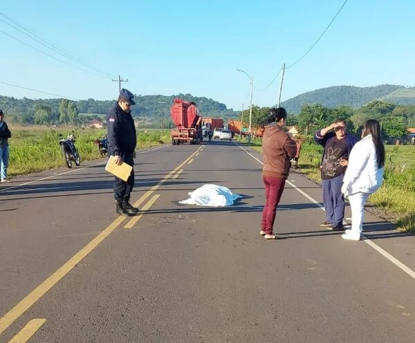 Hombre muere tras ser arrollado por un camión y otro resultó herido en Sapucái - Nacionales - ABC Color