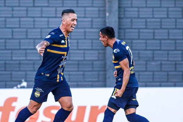 Lucas Barrios comanda una sufrida victoria de Trinidense