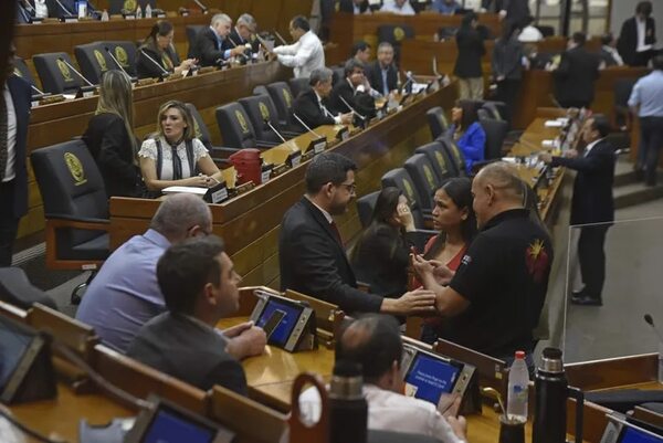 Hay 27 colorados cómplices de impresentables buscando rekutu - Política - ABC Color