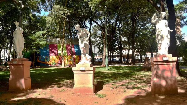 Esculturas de Asunción, testigos de golpes e historia de la ciudad