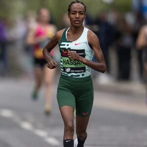 Sifan Hassan gana el maratón de Londres femenino en su bautismo en la distancia - Polideportivo - ABC Color