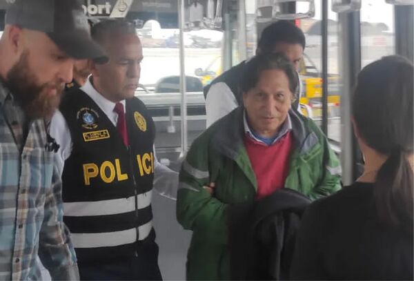 El expresidente Alejandro Toledo llega a Perú y es arrestado tras ser extraditado por la justicia de EEUU - Megacadena — Últimas Noticias de Paraguay