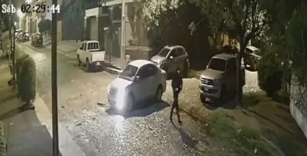 Video: evitó que le roben su auto con G. 60.000 - Policiales - ABC Color