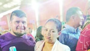 Entre dos se disputaron ramo de ña Rufi en la boda del año