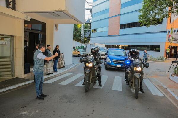 Diario HOY | Cuenta regresiva: parten maletines y máquinas de votación a localidades lejanas