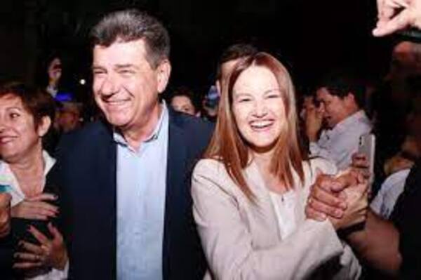 Diario HOY | Meme de Efraín, Soledad y Kattya sobre suculentas tragadas vía ONGs, furor en redes