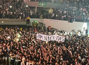 Video: “ANR nunca más” en el concierto de WOS - Nacionales - ABC Color