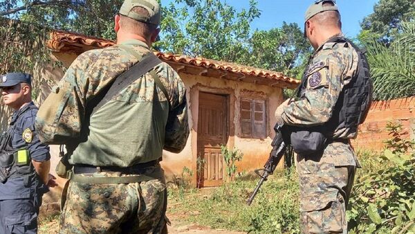 Policía busca a dos personas en investigación del crimen de una niña