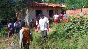 (Video) Amenazan con quemar la casa de sospechosa de muerte de niña de 3 años - C9N