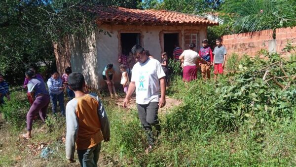 (Video) Amenazan con quemar la casa de sospechosa de muerte de niña de 3 años - C9N