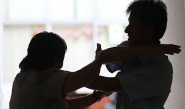 Detuvieron a exfutbolista por violencia familiar - C9N