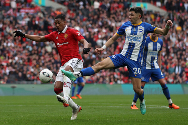 Versus / Con Julio Enciso de titular, el Brighton cayó ante Manchester United en la FA Cup