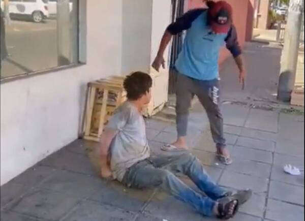 Poseído por el ritmo ragatanga, calentoneó y casi se desangra