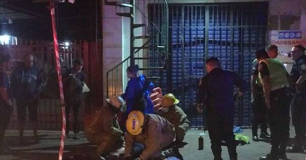 La Nación / Malvivientes balearon y robaron motocicleta de bombero en Ñemby