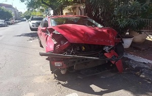 Candidato a diputado presuntamente alcoholizado atropelló móvil de prensa - Noticias Paraguay