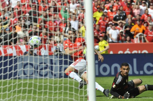 Versus / El jugador que la Albirroja quiere nacionalizar amargó al campeón de América en una tarde magnífica