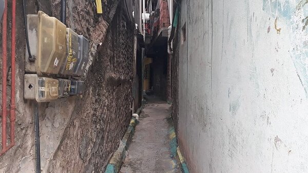 Caso de niña abusada y asesinada: Vecinos atacan una vivienda que funciona como “boca de fumo”