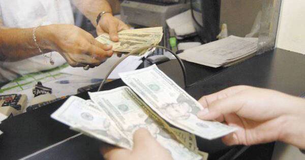 La Nación / Fuga de dólares podría disparar de nuevo el tipo de cambio en el país