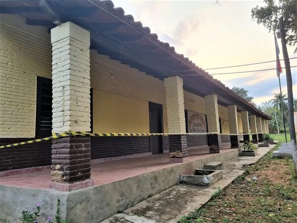 Decadente sistema educativo obliga a dar clases bajo árboles o carpas - Política - ABC Color