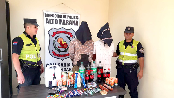 Detienen a rateros que robaron hasta caramelos de una pizzería - La Clave