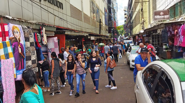 Feriado de Tiradentes en Brasil movió el comercio el fin de semana en CDE - La Clave