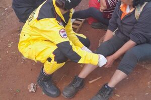 Motociclista atropella a transeúntes