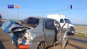 Reportan aparatoso accidente en Arroyos y Esteros - Noticias Paraguay