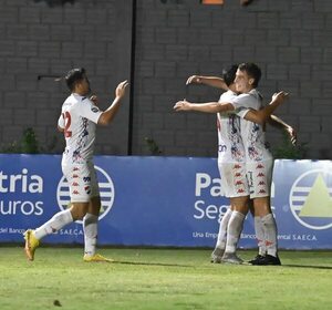 Torneo Apertura: Triunfó el que más lo buscó - Fútbol - ABC Color