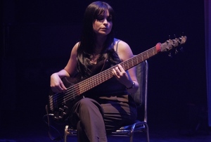 Paula Rodríguez y su bajo subirán a los famosos escenarios de Blue Note de Japón | Lambaré Informativo