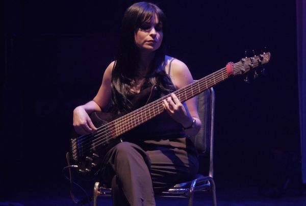 Paula Rodríguez y su bajo subirán a los famosos escenarios de Blue Note de Japón | Lambaré Informativo