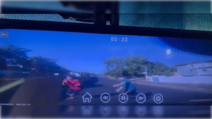 [VIDEO] Le robaron el celular, corrió al asaltante, pero terminó atropellado