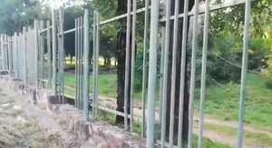 Jardín Botánico en estado deplorable y abandonado: Roban cables, iluminación y hasta rejas