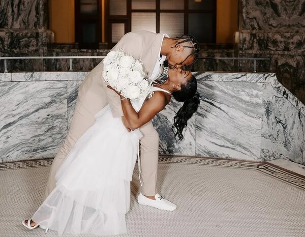 La gimnasta olímpica Simone Biles se casó con Jonathan Owens - Gente - ABC Color
