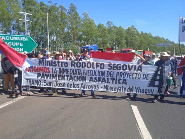 Cierran ruta por atraso del inicio asfaltado tramo; San José de los Arroyos – Mbocayaty del Yhaguy - Noticiero Paraguay