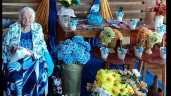 Abuelita celebró sus 103 años al ritmo de la polca