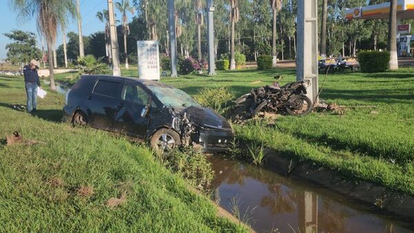 Joven madre muere en un choque entre automóvil y motocicleta